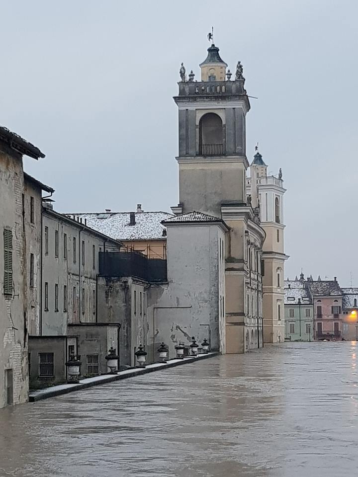 flood in Italy, Parma River in Colorno
